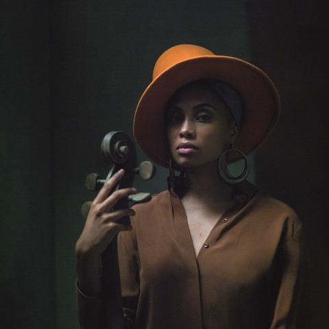 Η τραγουδίστρια Imany