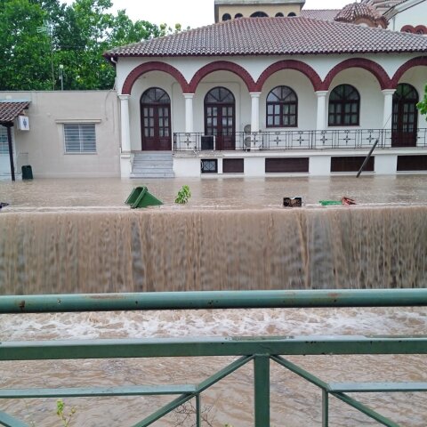 Κακοκαιρία Genesis στη Λάρισα: Πλημμύρες από την ισχυρή βροχόπτωση