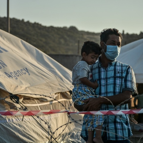 Στιγμιότυπο από τον προσωρινό καταυλισμό φιλοξενίας προσφύγων στο Καρά Τεπέ