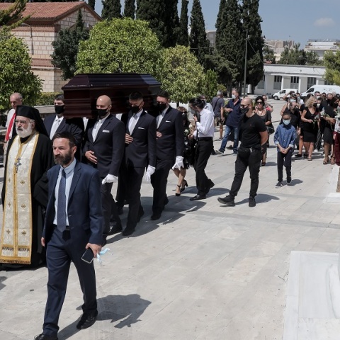 Κηδεία Ανέστη Βλάχου: Θλίψη στο τελευταίο αντίο στο Α' Νεκροταφείο 