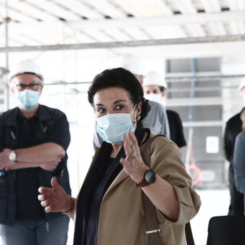 Η Μαρίνα Λαμπράκη Πλάκα σε ξενάγηση στη νέα Εθνική Πινακοθήκη