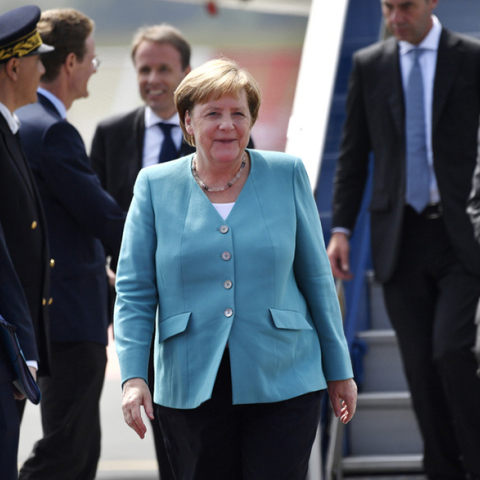 H άφιξη Μέρκελ στην Μπιαρίτζ © EPA/JULIEN DE ROSA