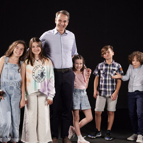 Συνέντευξη Μητσοτάκη στα παιδιά της «Ατράκτου»