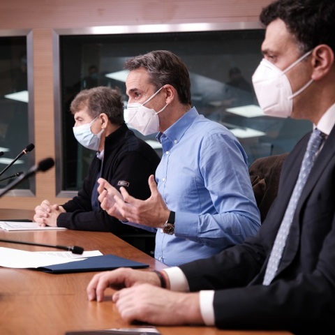 Ο Κυριάκος Μητσοτάκης στη σύσκεψη για το πρόγραμμα εμβολιασμού 