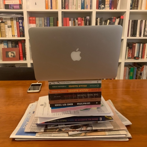 Ο Καθηγητής και Βουλευτής Δημήτρης Καιρίδης μοιράζεται σκέψεις από τον αυτοεγκλεισμό του λόγω του κορωνοϊού στη νέα στήλη «Μένουμε Σπίτι» της ATHENS VOICE.