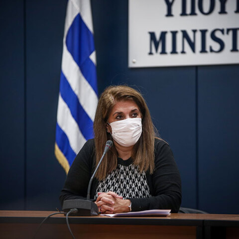 Βάνα Παπαευαγγέλου, καθηγήτρια Παιδιατρικής Λοιμωξιολογίας της Ιατρικής Σχολής του ΕΚΠΑ και μέλος της Επιτροπής Εμπειρογνωμόνων του Υπουργείου Υγείας