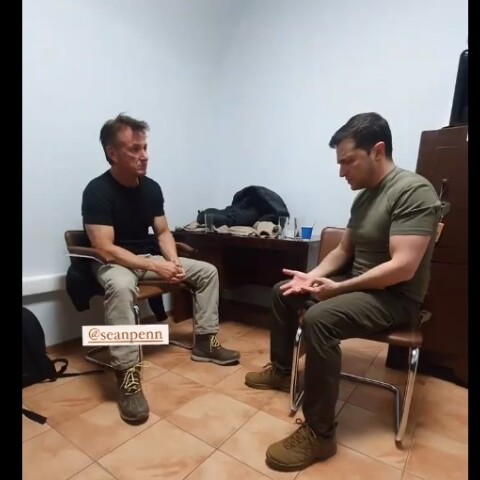 Ο ηθοποιός Σον Πεν με τον πρόεδρο της Ουκρανίας, Βολοντίμιρ Ζελένσκι