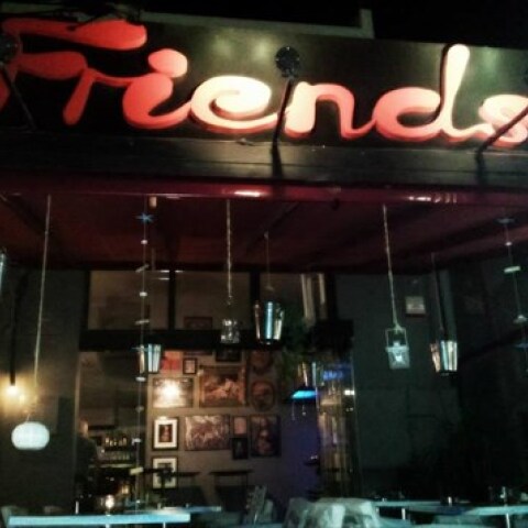 friends-bar_lagonisi.jpg