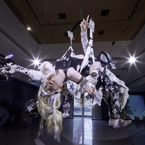 AB7: ECLIPSE (ΕΚΛΕΙΨΗ), επιμέλεια Οmsk Social Club, Larry Ossei-Mensah | Μπιενάλε της Αθήνας