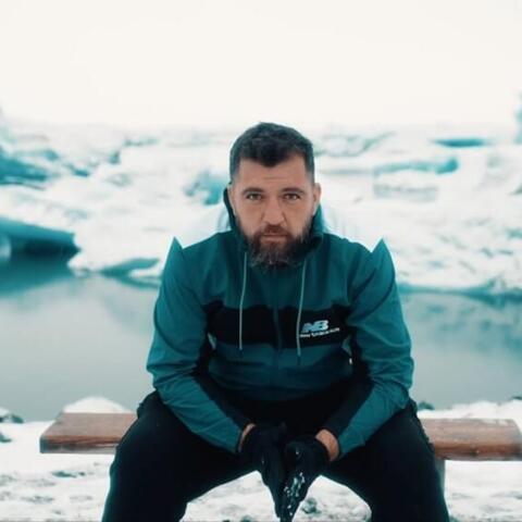 Anser - Άνθρωπος ίδιος