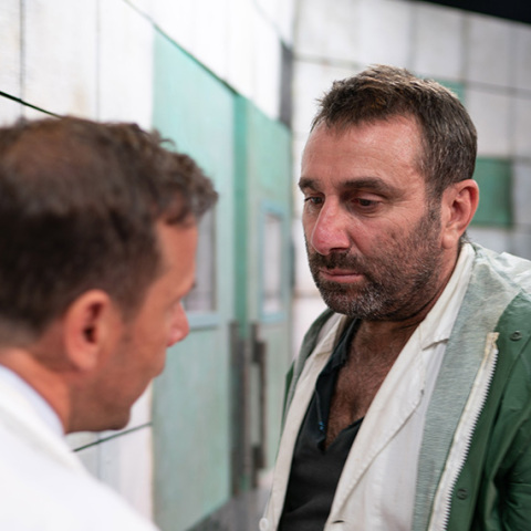 Ηλίας Βαλάσης, «Αξύριστα πηγούνια» (Θέατρο Δημήτρης Χορν)