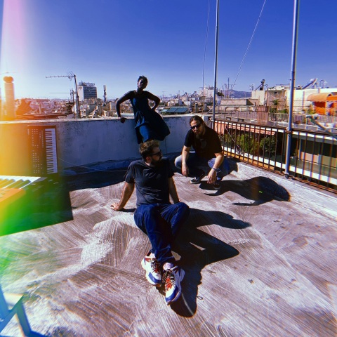 Hume Assine ft. Anna Paspati – Crying