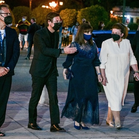 Η Πρόεδρος της Δημοκρατίας, Κατερίνα Σακελλαροπούλου, στην επίδειξη μόδας του Dior στο Καλλιμάρμαρο