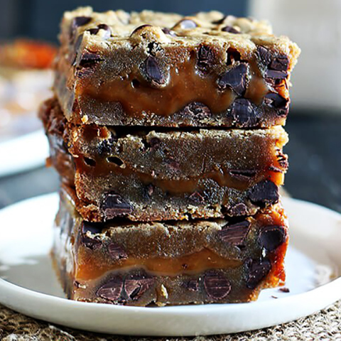 salted-caramel-cookie-bars-02.jpg