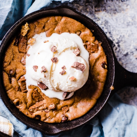 double-chocolate-chunk-skillet-cookie-18.jpg