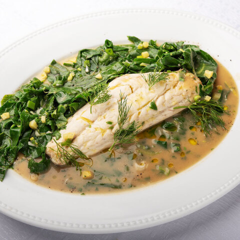 Λαβράκι φρικασέ από το εστιατόριο Μπαλκόνι στις Κυκλάδες