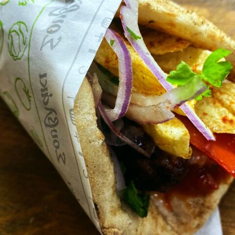 Τυλιχτό σουβλάκι με μπιφτέκι