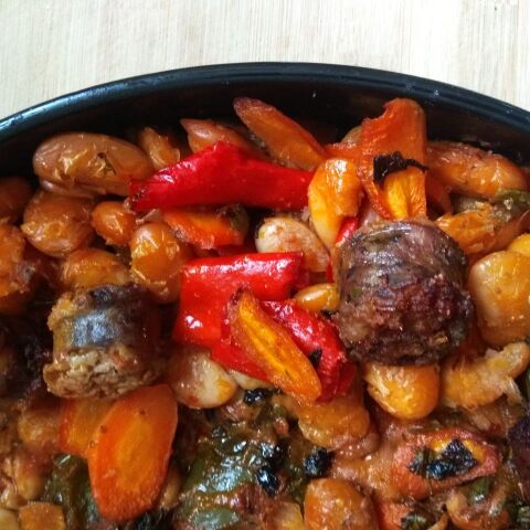 Γίγαντες στον φούρνο με χωριάτικο λουκάνικο