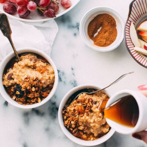 Υγιεινό πρωινό με γάλα και βρώμη