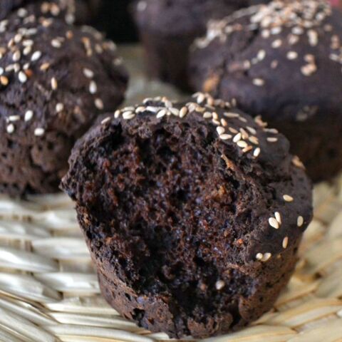 Εύκολα ψωμάκια χαρουπιού με μπίρα 