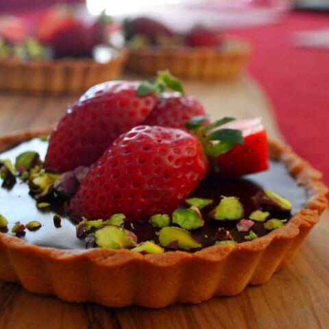 Ταρταλέτες σοκολάτας με φράουλες