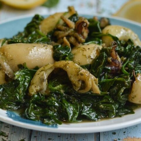 Αγιορείτικες σουπιές με σπανάκι