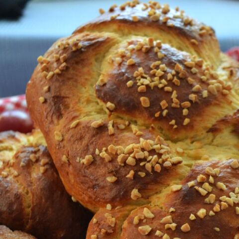 Εύκολη συνταγή για πασχαλινό τσουρέκι