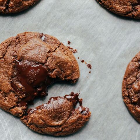 Σοκολατένια μπισκότα με 5 υλικά και χωρίς αλεύρι