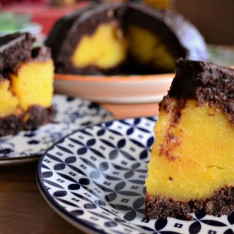 Μπόμπα σιμιγδαλένιου χαλβά σοκολάτας με πορτοκαλένια γέμιση