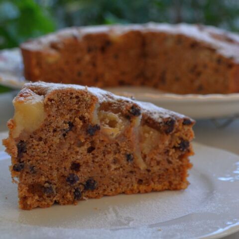 Κέικ με κολοκύθα, σταφίδα και καρύδια