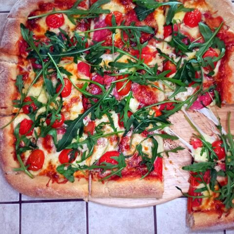 Αφράτη πίτσα στο ταψί