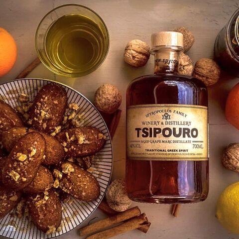 Συνταγή για μελομακάρονα με παλαιωμένο τσίπουρο