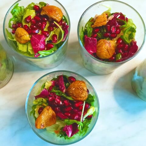 Λαχταριστή σαλάτα με βινεγκρέτ εσπεριδοειδών, ρόδι και κάστανα