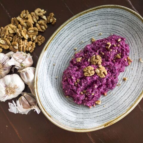 Παντζαροσαλάτα της μαμάς, με καρύδια 