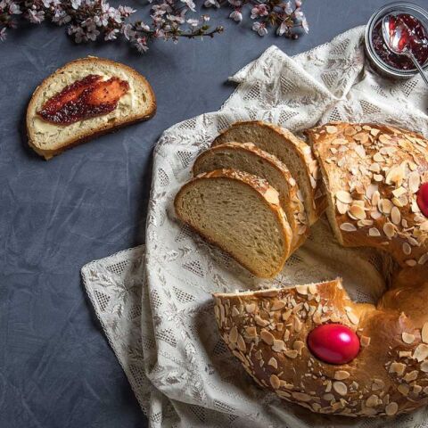Συνταγή για παραδοσιακό τσουρέκι