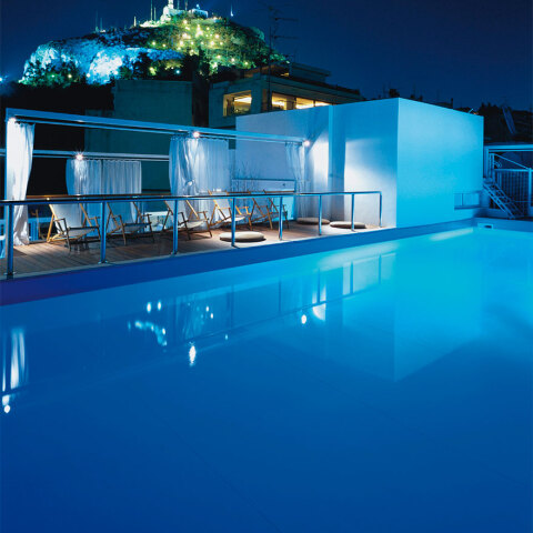 la-suite-lounge-pool.jpg