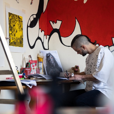 Ο εικαστικός Γιώργος Τζινούδης