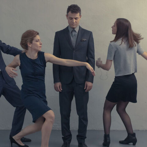 «Ήταν ένας και δεν ήταν κανένας» του Χρήστου Αγγελάκου, σε σκηνοθεσία Σοφίας Παλάντζα, στο Θέατρο Σημείο © Patroklos Skafidas