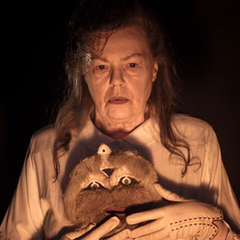 Ρούλα Πατεράκη / «Πόλεμος και Ειρήνη» στο Δημοτικό Θέατρο Πειραιά σε σκηνοθεσία Ιόλης Ανδρεάδη