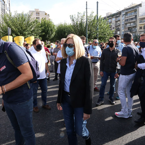 ΑΠΟΦΑΣΗ ΣΤΗΝ ΔΙΚΗ ΤΗΣ ΧΡΥΣΗΣ ΑΥΓΗΣ // ΑΦΙΞΗ ΤΗΣ ΠΡΟΕΔΡΟΥ ΤΟΥ ΚΙΝΑΛ ΦΩΦΗΣ ΓΕΝΝΗΜΑΤΑ ΣΤΟ ΕΦΕΤΕΙΟ 