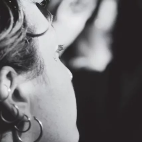 Ραπ ντίβες: Το φωτογραφικό πρότζεκτ παρατήρησης της χιπ χοπ κοινότητας της Σίλβιας Τσομπανάκη στην στην Εφημερίδα ATH