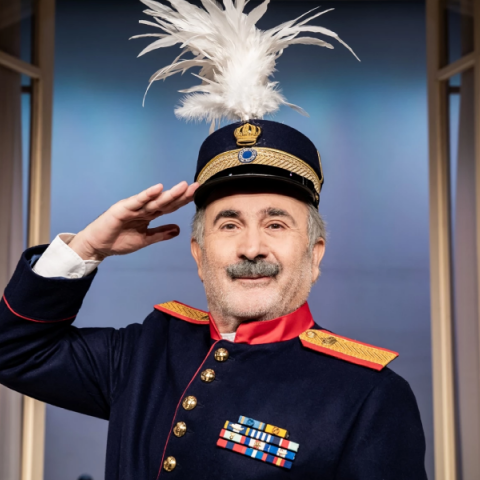 «Ένας ήρωας με παντούφλες» στο Θεάτρο Βέμπο