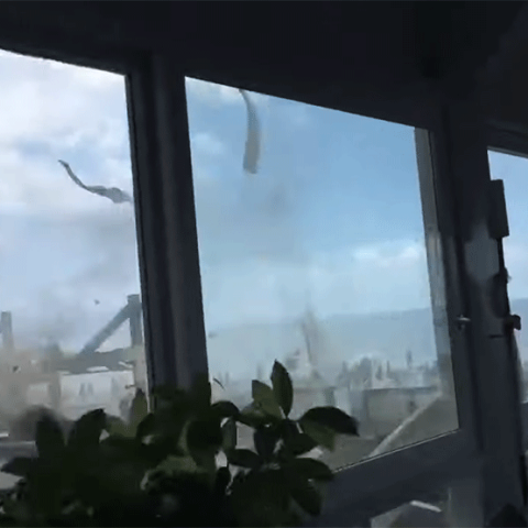 Νάπολι / ανεμοστρόβιλος 