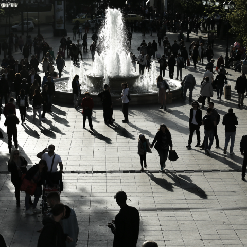 Πολίτες στην πλατεία Συντάγματος