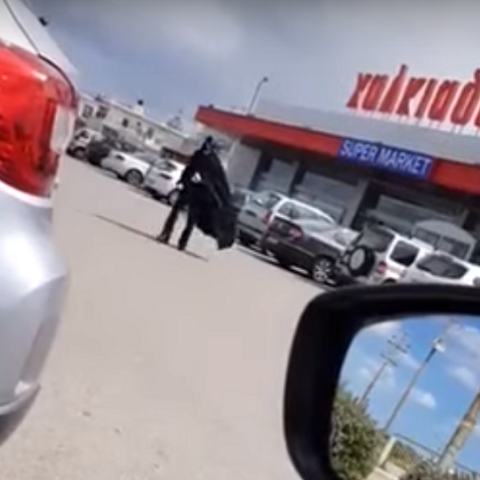 Κορωνοϊός: Για ψώνια ντυμένος Dark Vader