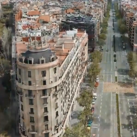 Απόλυτη ερημιά στους δρόμους της Βαρκελώνης