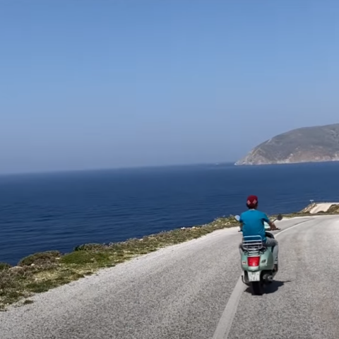 H Ματούλα Ζαμάνη μοιράζεται από την καραντίνα της Αμοργού την Mπαλάντα Tου Καραντίν Nτε Πασκουάλε