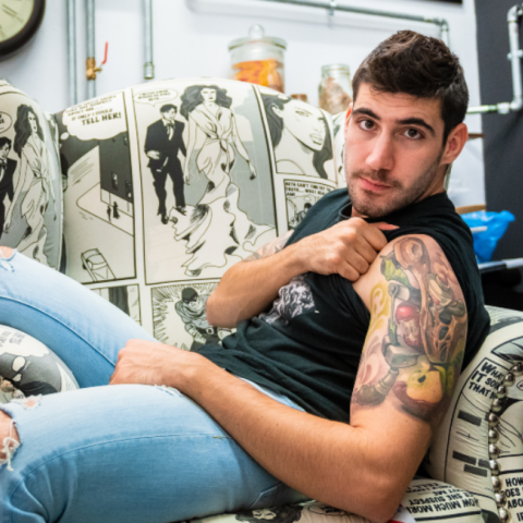 Ο tattoo artist Πάνος Γεωργούλιας