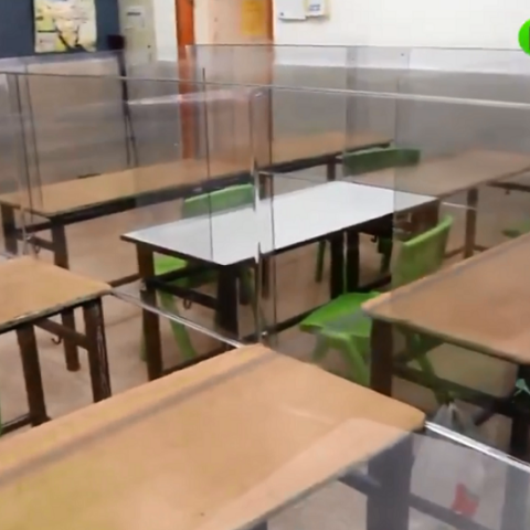 Θρανία με πλεξιγκλάς στα σχολέια του Ισραήλ