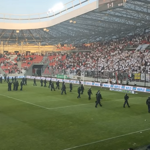 Τα ματ στο γήπεδο της Ντέμπρετσεν